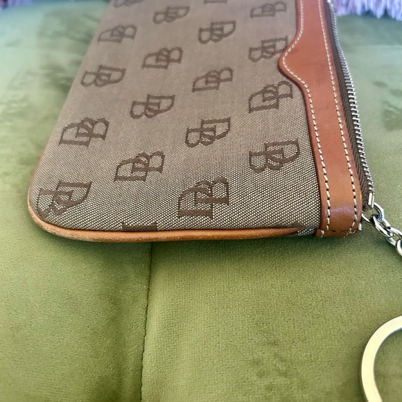 Dooney & Bourke wristlet - Picture 6 of 8